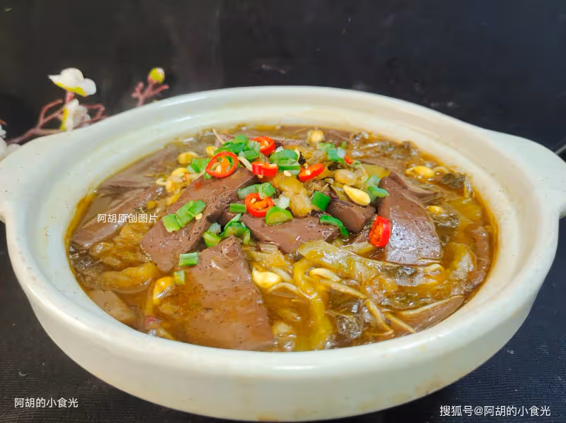 入冬這一鍋比秋褲還暖,懂的人都這麼吃!隨手燉一鍋,出鍋口水直流、酸香嫩滑,人均乾了三碗飯