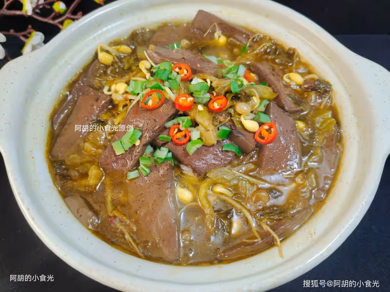 入冬這一鍋比秋褲還暖,懂的人都這麼吃!隨手燉一鍋,出鍋口水直流、酸香嫩滑,人均乾了三碗飯