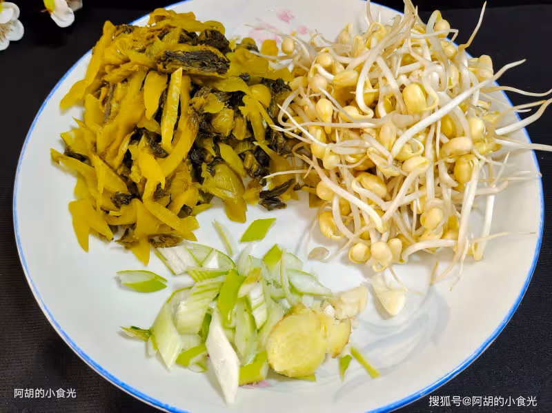入冬這一鍋比秋褲還暖,懂的人都這麼吃!隨手燉一鍋,出鍋口水直流、酸香嫩滑,人均乾了三碗飯