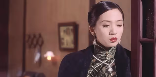 回首張藝謀:除了陳婷和鞏俐,還有個女人,我這輩子都等不到了,是我今生最大的遺憾