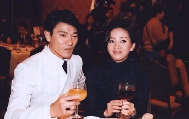 回首張藝謀:除了陳婷和鞏俐,還有個女人,我這輩子都等不到了,是我今生最大的遺憾