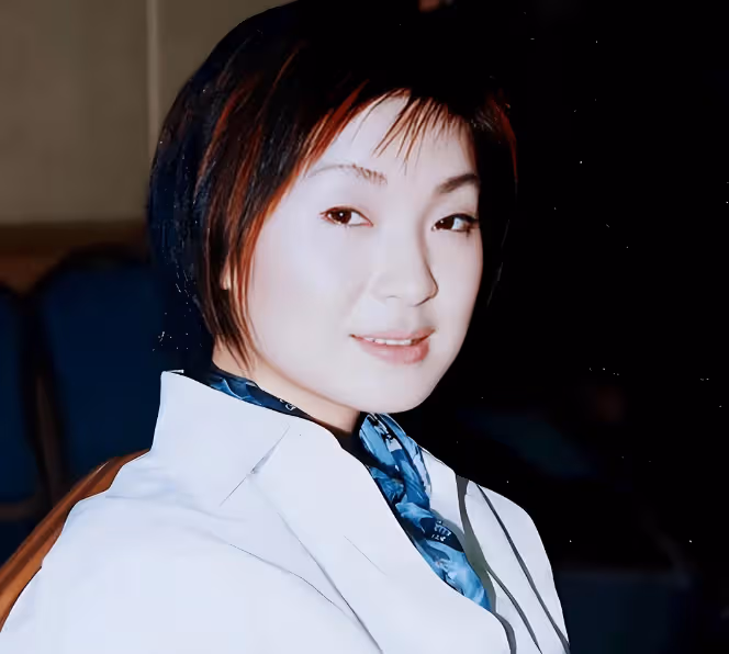 21歲憑《常回家看看》爆紅,45歲外遇鬧離婚,她偷偷轉移富商老公12億