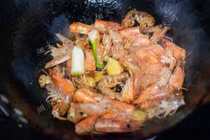 鮮掉眉毛！鹹蛋黃鮮蝦豆腐｜天冷煮一鍋，暖胃又舒心