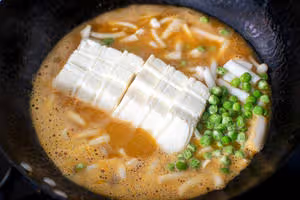 鮮掉眉毛！鹹蛋黃鮮蝦豆腐｜天冷煮一鍋，暖胃又舒心