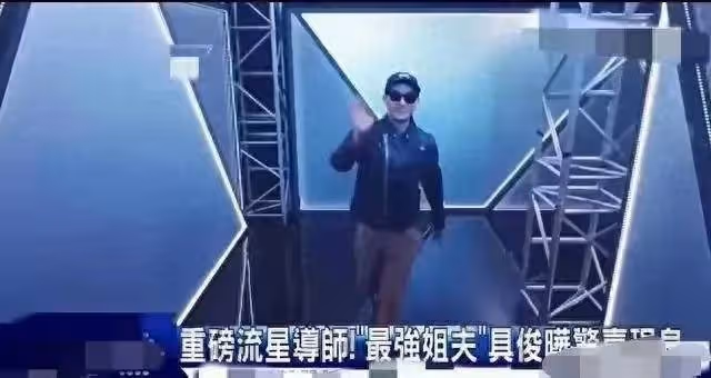 導師具俊曄和眾多美女學員合照超開心,被眾多綜藝邀請熱度大漲