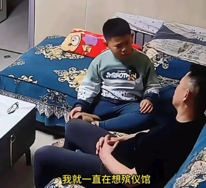 19歲網紅「灰太狼」胃癌去世！4歲喪父7歲喪母，一條留言讓人破防