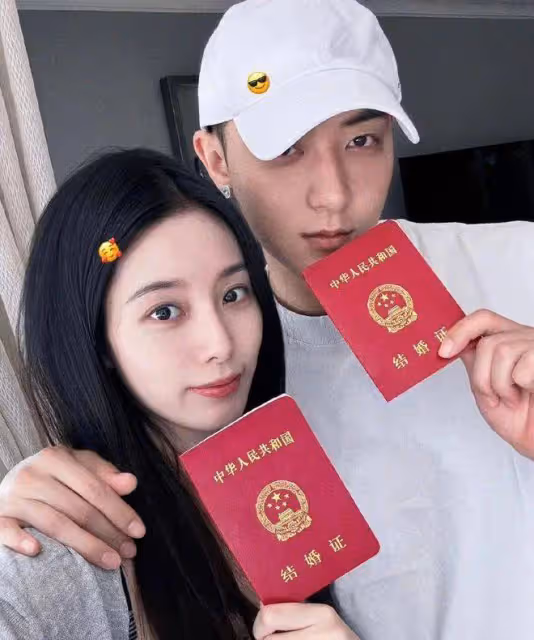 黃子韜官宣領證結婚!網友辣評:徐藝洋幼師資格證下來了