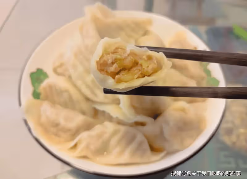 包白菜肉餡餃子,最忌放「2樣料」!教你這樣做,餃子香嫩又多汁