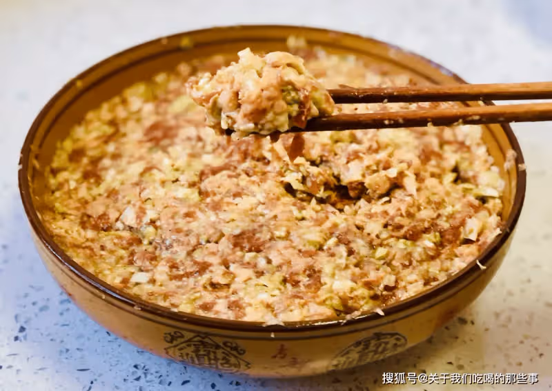 包白菜肉餡餃子,最忌放「2樣料」!教你這樣做,餃子香嫩又多汁