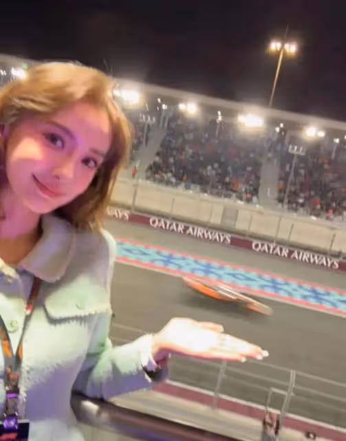Angelababy現身國外賽車場被偶遇,小香風現身本人超美,待遇很高