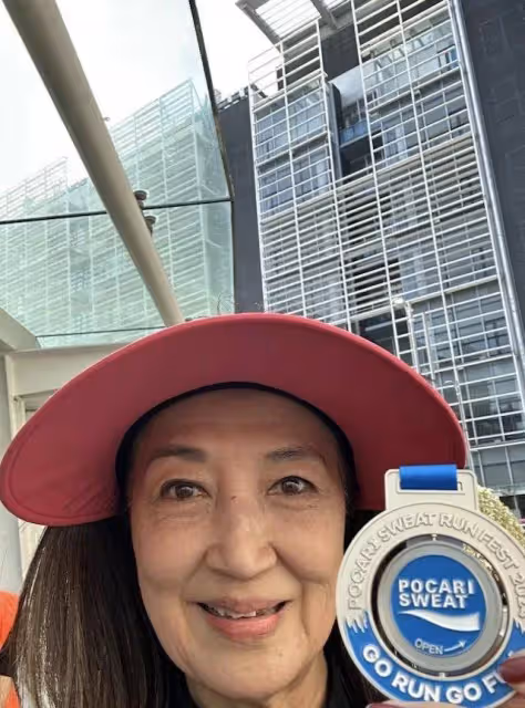 73歲馬海倫完成10k馬拉松,超越周潤發紀錄,夫家顯赫,家底豐厚
