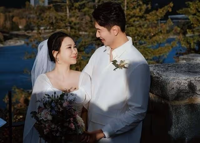 香港知名男星被指吃軟飯,兩段感情無縫連接,承認新婚妻子離過婚