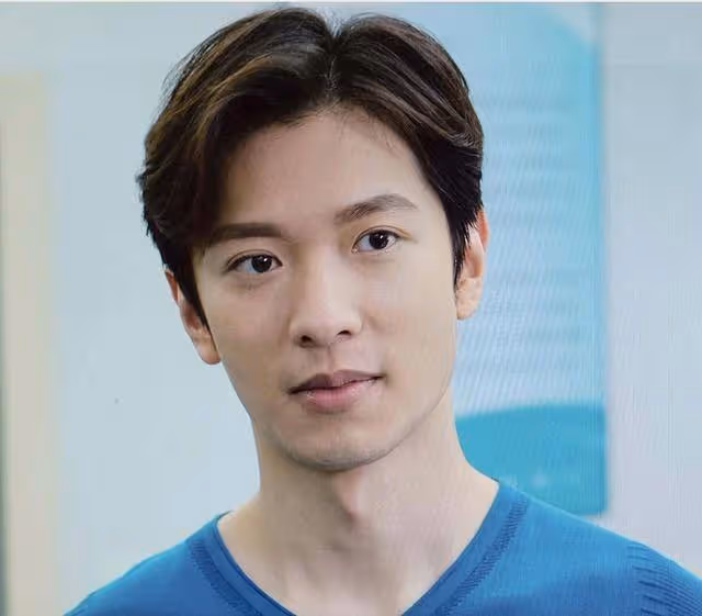 香港知名男星被指吃軟飯,兩段感情無縫連接,承認新婚妻子離過婚