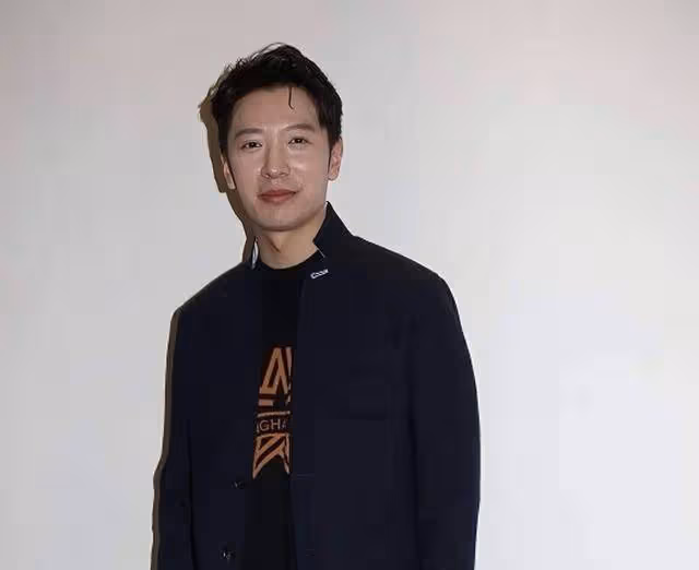 香港知名男星被指吃軟飯,兩段感情無縫連接,承認新婚妻子離過婚