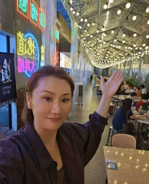 知名港星與圈中妻子投資美食城,占地六千尺,每日營業超20小時