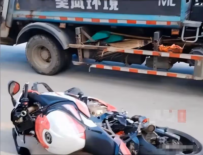 19歲機車女網紅車禍去世,差一周20歲,現場畫面曝光讓人心痛