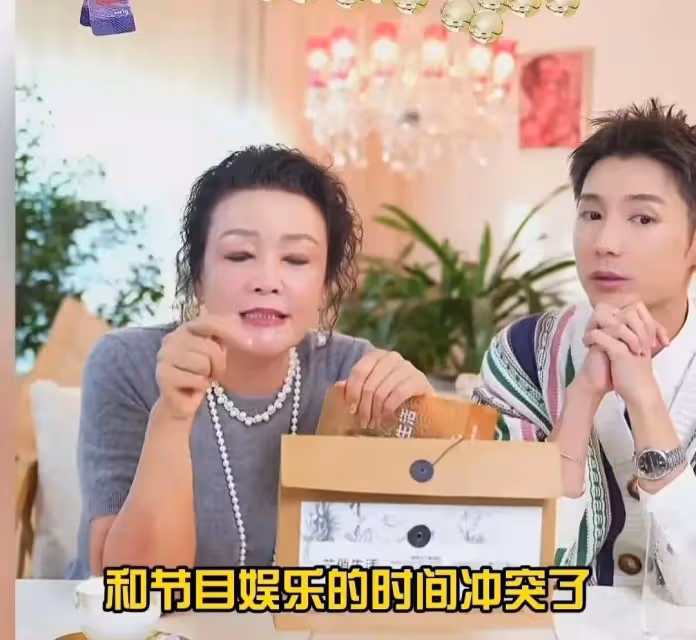 網友偶遇《一路繁花》拍攝,劉曉慶打扮時尚不顯年輕,蔡明不敢認