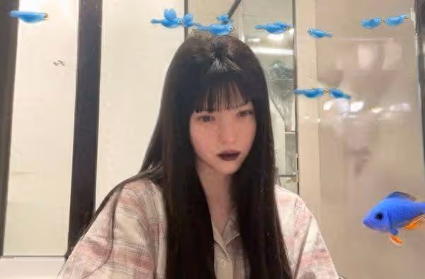 韓韶禧造型爆改「暗黑厭世風」 妹妹頭配黑唇整臉超憔悴!