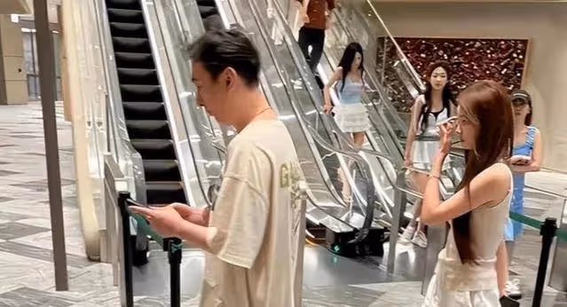 王思聰女友又換人,新女友剛滿20歲顏值超高,王少爺標準一直沒變