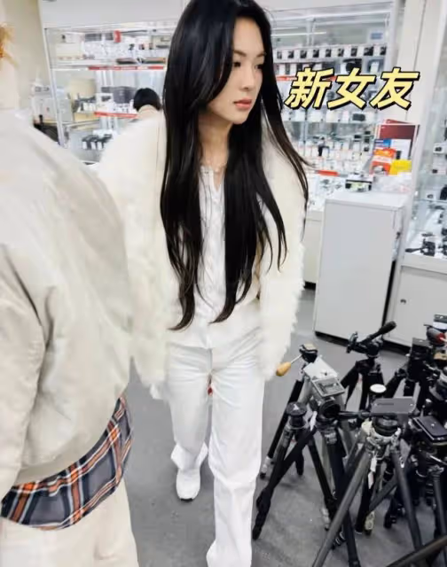 王思聰女友又換人,新女友剛滿20歲顏值超高,王少爺標準一直沒變
