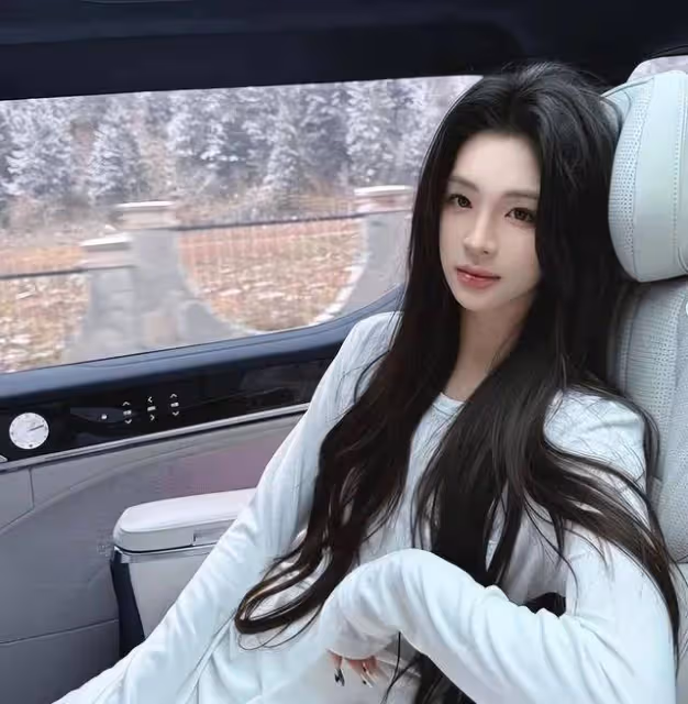 王思聰女友又換人,新女友剛滿20歲顏值超高,王少爺標準一直沒變