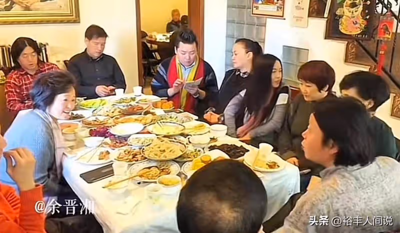 眾多歌唱家齊聚!卞留念侃侃而談,朱明瑛包餃子,鄭緒嵐也來了