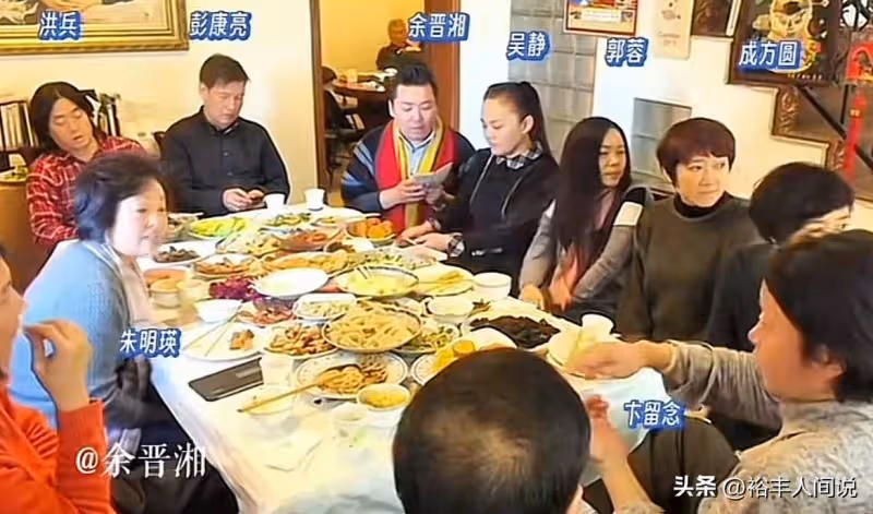 眾多歌唱家齊聚！卞留念侃侃而談，朱明瑛包餃子，鄭緒嵐也來了