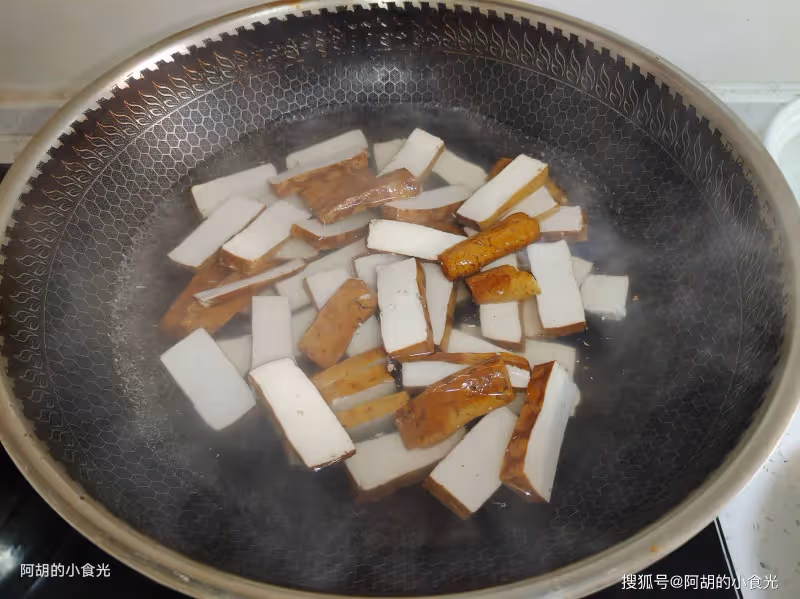 冬天不想吃肉就吃它，老祖宗發明的寶貝！熱乎乎地來一鍋，香味撲面而來、特下飯，吃完暖和一整天
