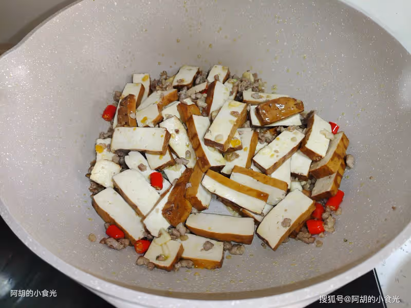 冬天不想吃肉就吃它,老祖宗發明的寶貝!熱乎乎地來一鍋,香味撲面而來、特下飯,吃完暖和一整天