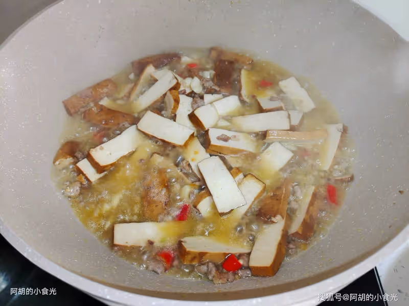 冬天不想吃肉就吃它,老祖宗發明的寶貝!熱乎乎地來一鍋,香味撲面而來、特下飯,吃完暖和一整天