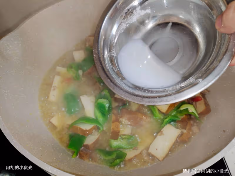 冬天不想吃肉就吃它,老祖宗發明的寶貝!熱乎乎地來一鍋,香味撲面而來、特下飯,吃完暖和一整天