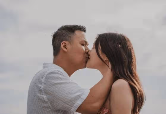 恭喜！30歲TVB甜美小花突然宣布懷孕！大曬孕肚感激老公照顧！當屆港姐中發展最好