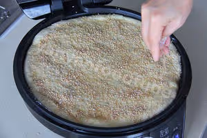 椒鹽發麵餅 Sesame Pancake