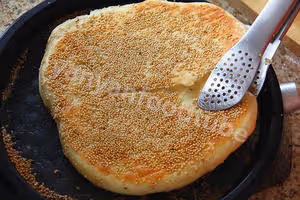 椒鹽發麵餅 Sesame Pancake