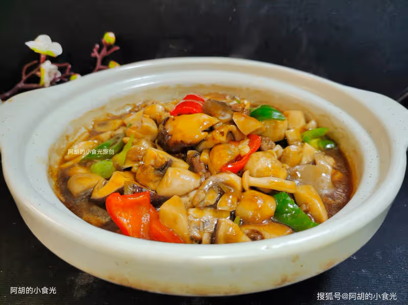 這菜一年四季不能缺,整鍋都是精華!天冷時來一鍋,鮮滑至極、每一口都被折服,熱乎乎吃著最過癮