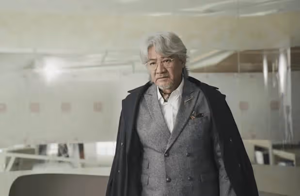 66歲港星尹揚明曾在夜店看場子,感激林嶺東帶入行!曝與周星馳合作爆粗,曾因爛賭輸到破產