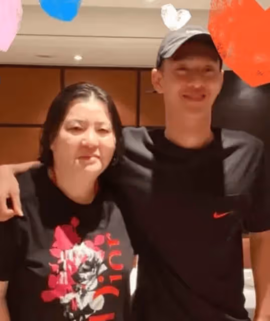 陳寶蓮的遺子已經21歲,開始戀愛進圈拍戲,長得像誰你看得出嗎?
