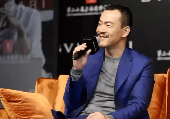 「最牛星二代」廖凡,出道24年從不拼爹,父親是話劇團長,與李冰冰任泉是同學,妻子是周星馳的黃金拍檔