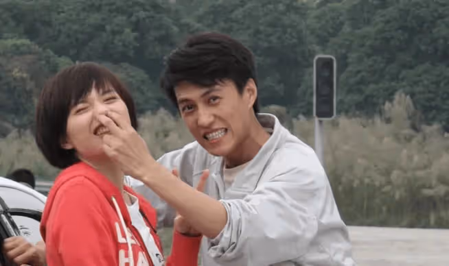 演員李佳:26歲成雙料影后,二婚嫁靳東,婚後高齡生兩子被寵成寶