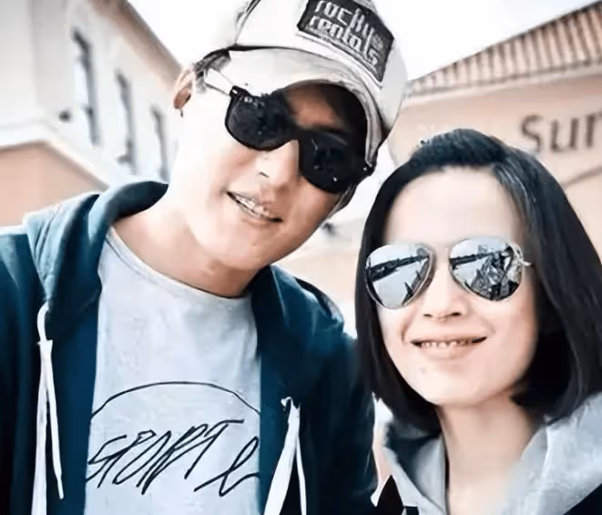 演員李佳:26歲成雙料影后,二婚嫁靳東,婚後高齡生兩子被寵成寶