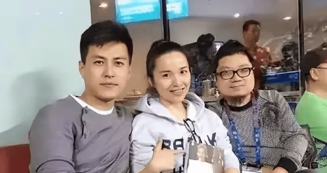 演員李佳:26歲成雙料影后,二婚嫁靳東,婚後高齡生兩子被寵成寶
