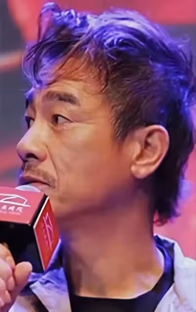 57歲陳小春再拍古惑仔題材電影,電影上映票房慘澹遭網友吐槽