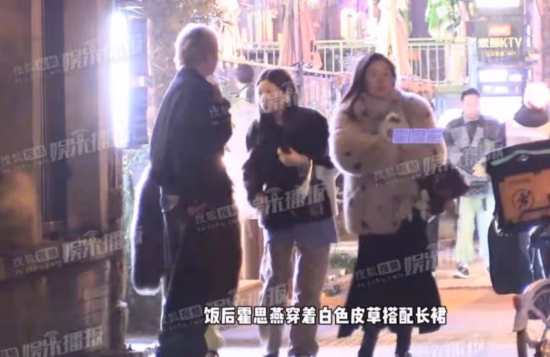 曝霍思燕帶女兒聚餐!穿皮草抱狗狗,妥妥的貴婦!女兒居然8歲了