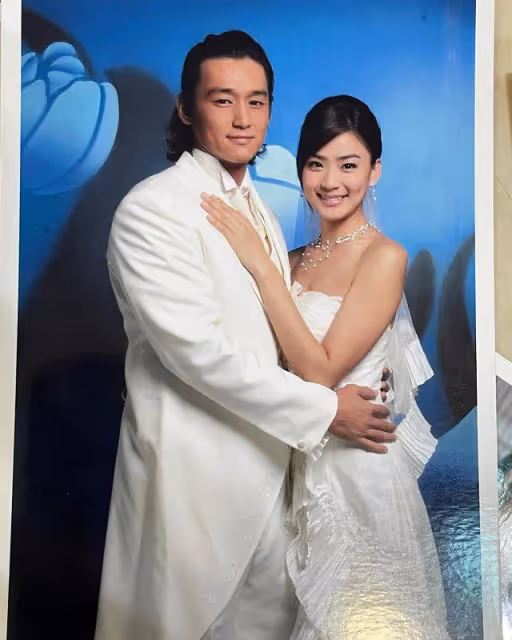 46歲的洪小鈴官宣結婚懷孕,雙喜臨門,老公張天霖曬婚紗照