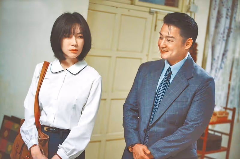 46歲的洪小鈴官宣結婚懷孕,雙喜臨門,老公張天霖曬婚紗照