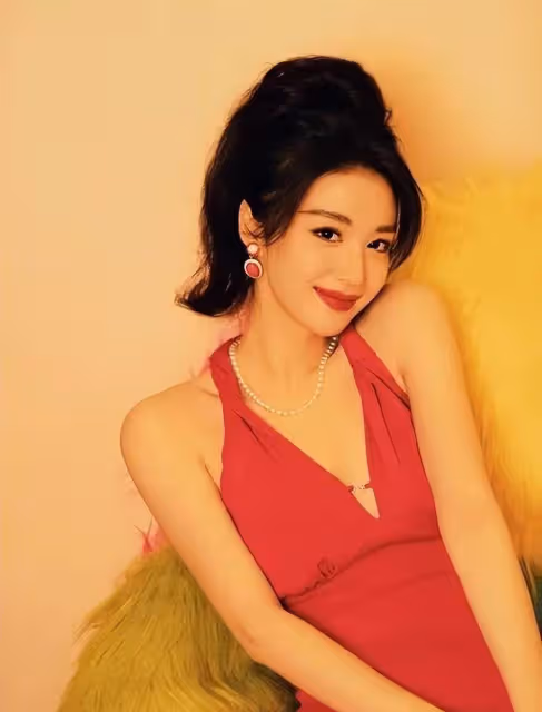 王楚然寫真露出事業線大長腿!她膚白貌美性感火辣