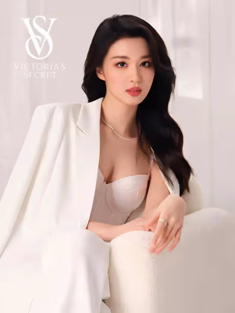 王楚然寫真露出事業線大長腿!她膚白貌美性感火辣