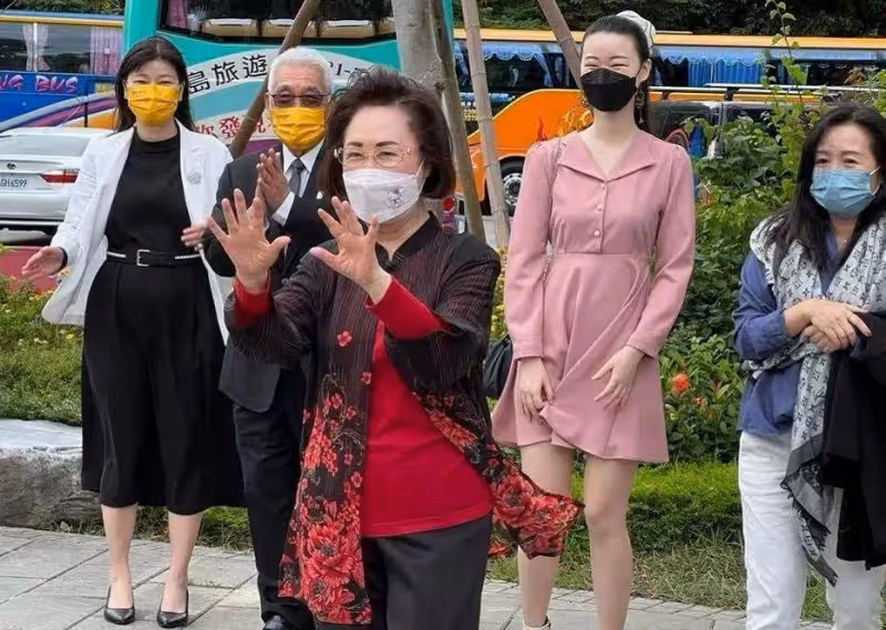 眾星皆惋惜瓊瑤去世, 只有林心如蘇有朋說得一針見血