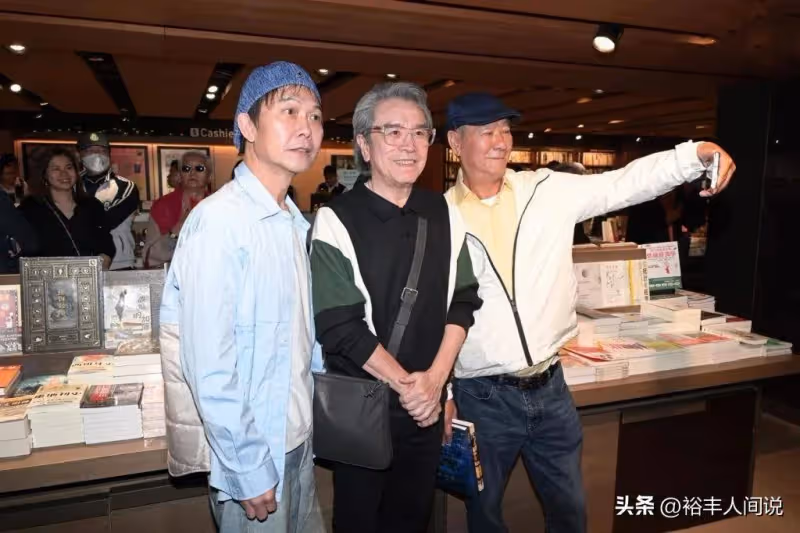 75歲動作演員戚冠軍移居加國!近照模樣如40歲,同框錢小豪似弟弟