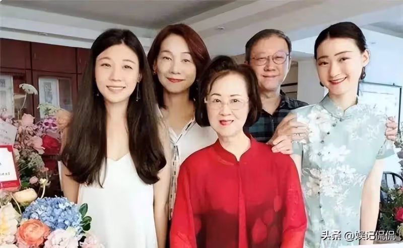 86歲瓊瑤自殺身亡!林心如淚崩悼念,曾戀大25歲老師,遺產超5億